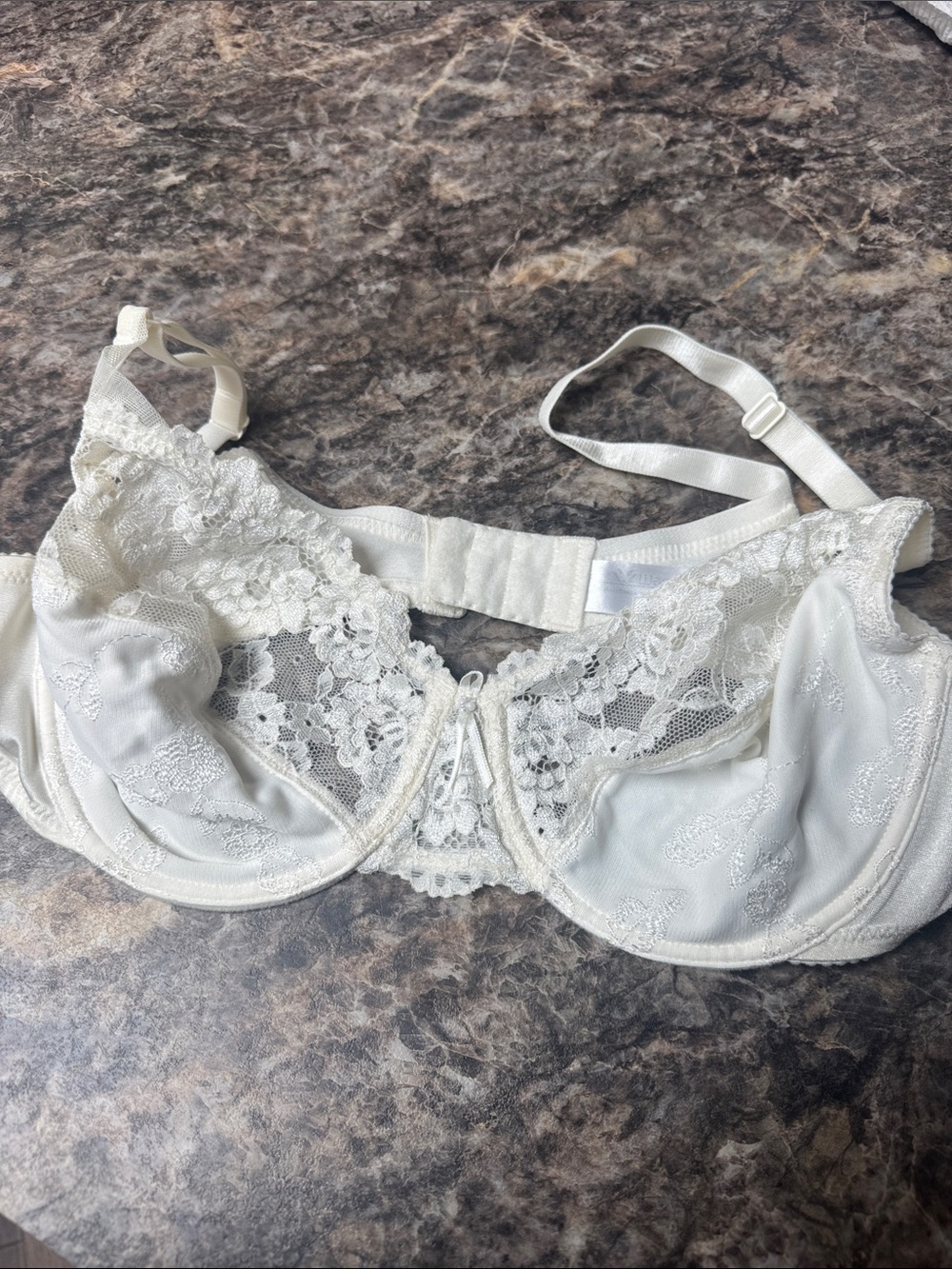 Wacoal ivory underwire bra 36c preowned
